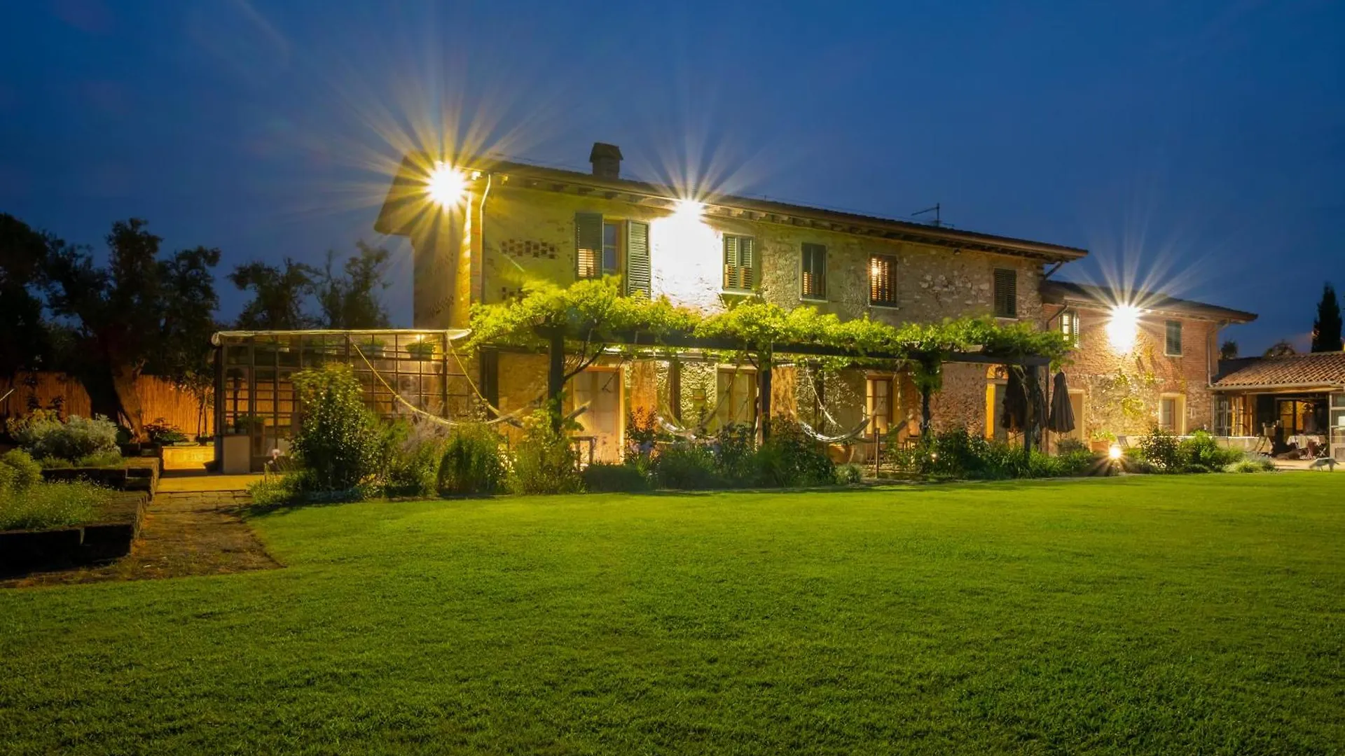 Olimagio Farm Stay With Animals And 25M Pool, Beach At Cycling Distance Pietrasanta
