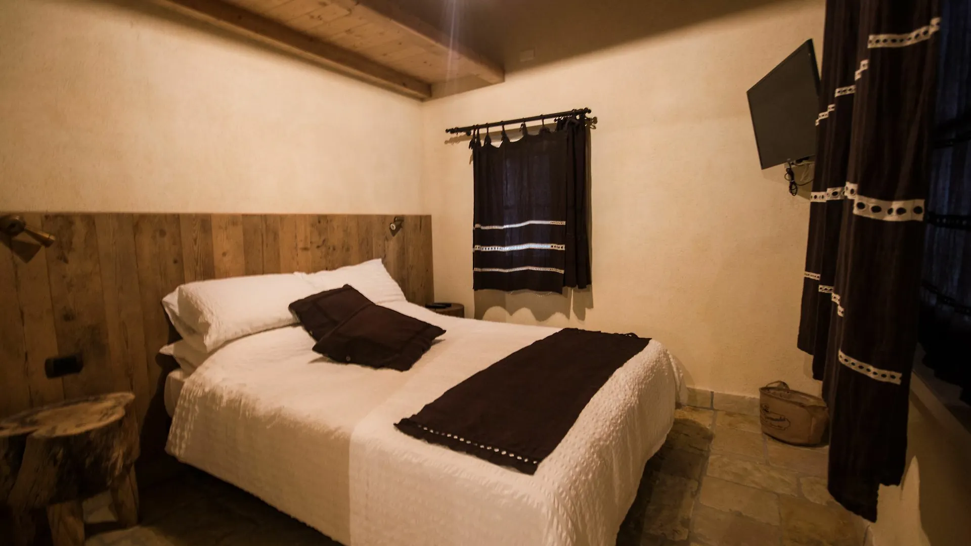Olimagio Farm Stay With Animals And 25M Pool, Beach At Cycling Distance Pietrasanta Country house