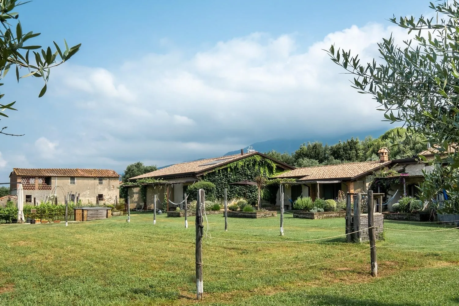 Olimagio Farm Stay With Animals And 25M Pool, Beach At Cycling Distance Pietrasanta Italy